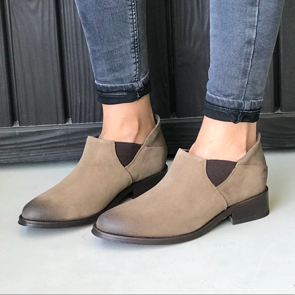 Genuine Leather Tan Burnished Toe Distressed Boots - Picture 2 of 5